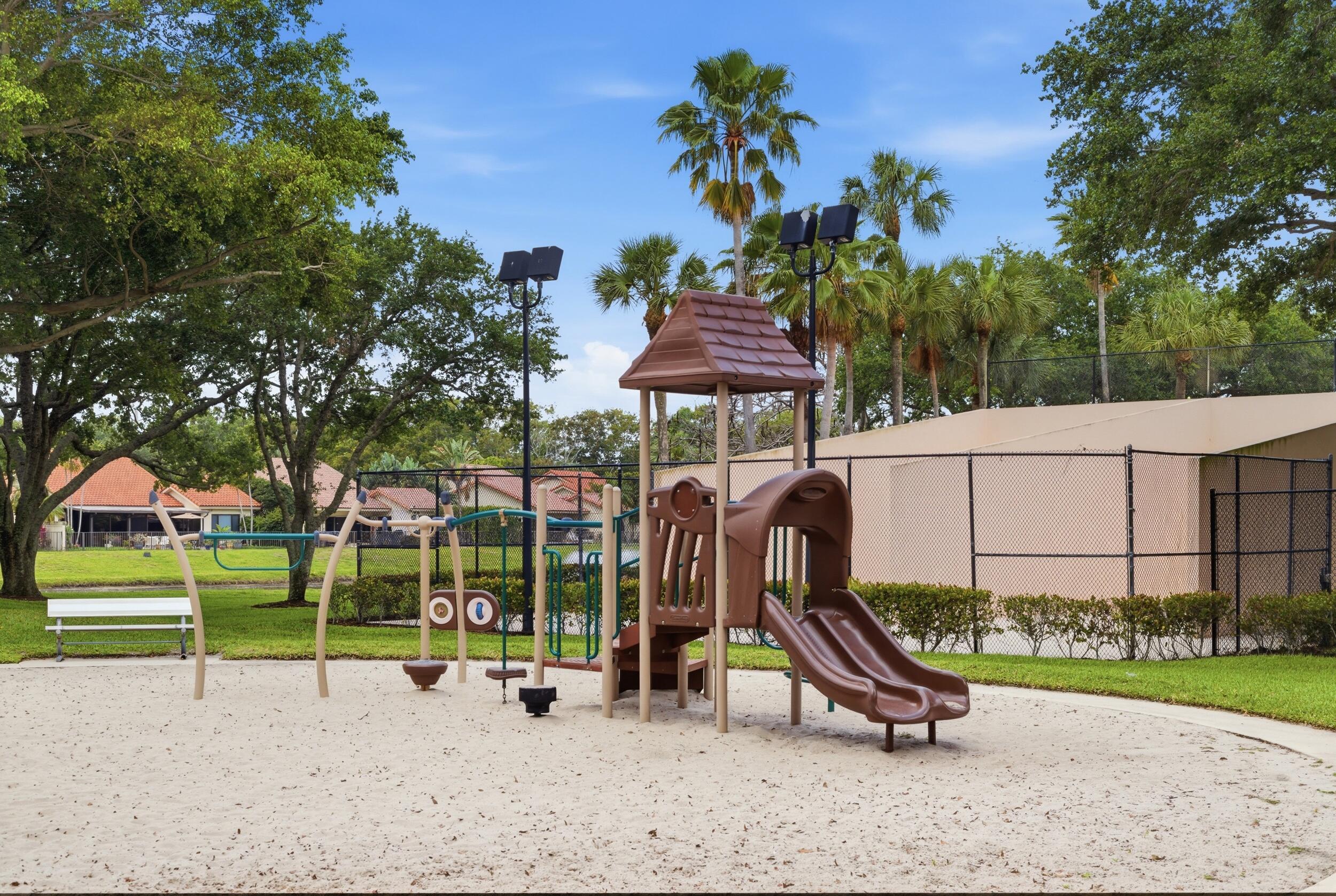 SARATOGA POINTE - Residential