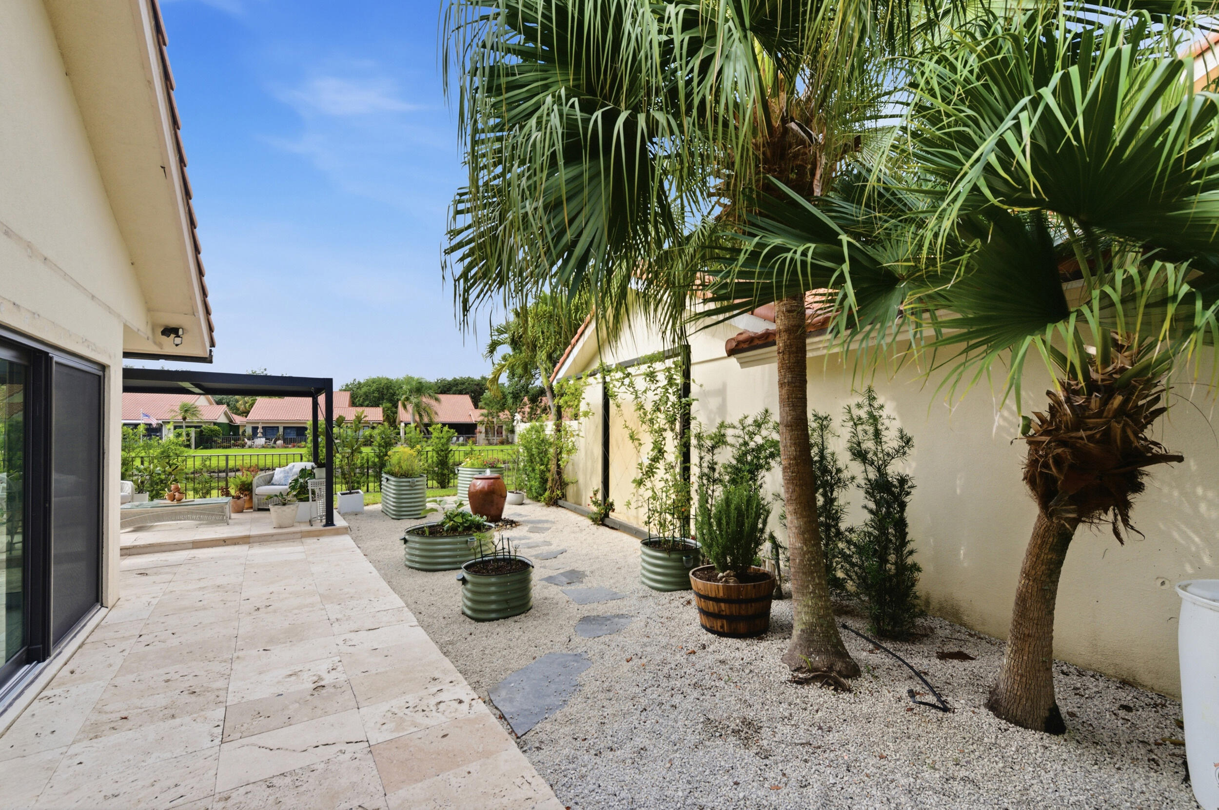 SARATOGA POINTE - Residential