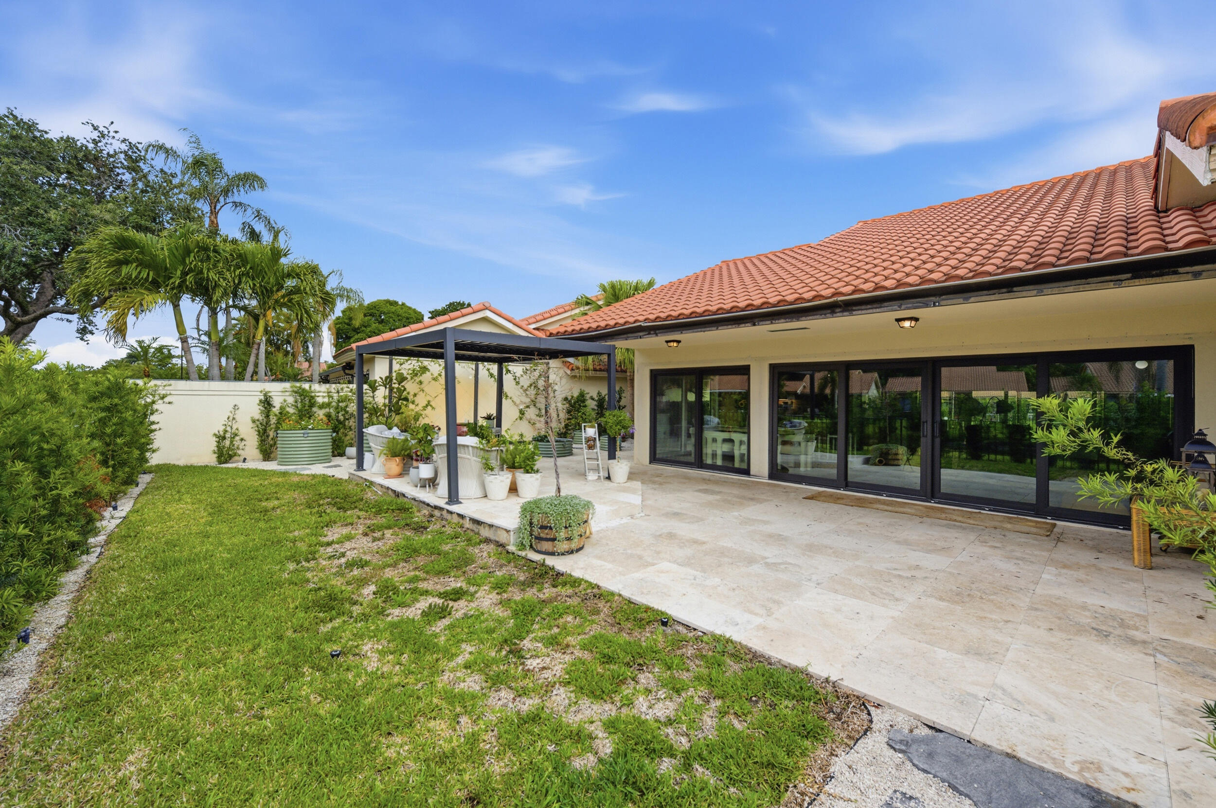 SARATOGA POINTE - Residential