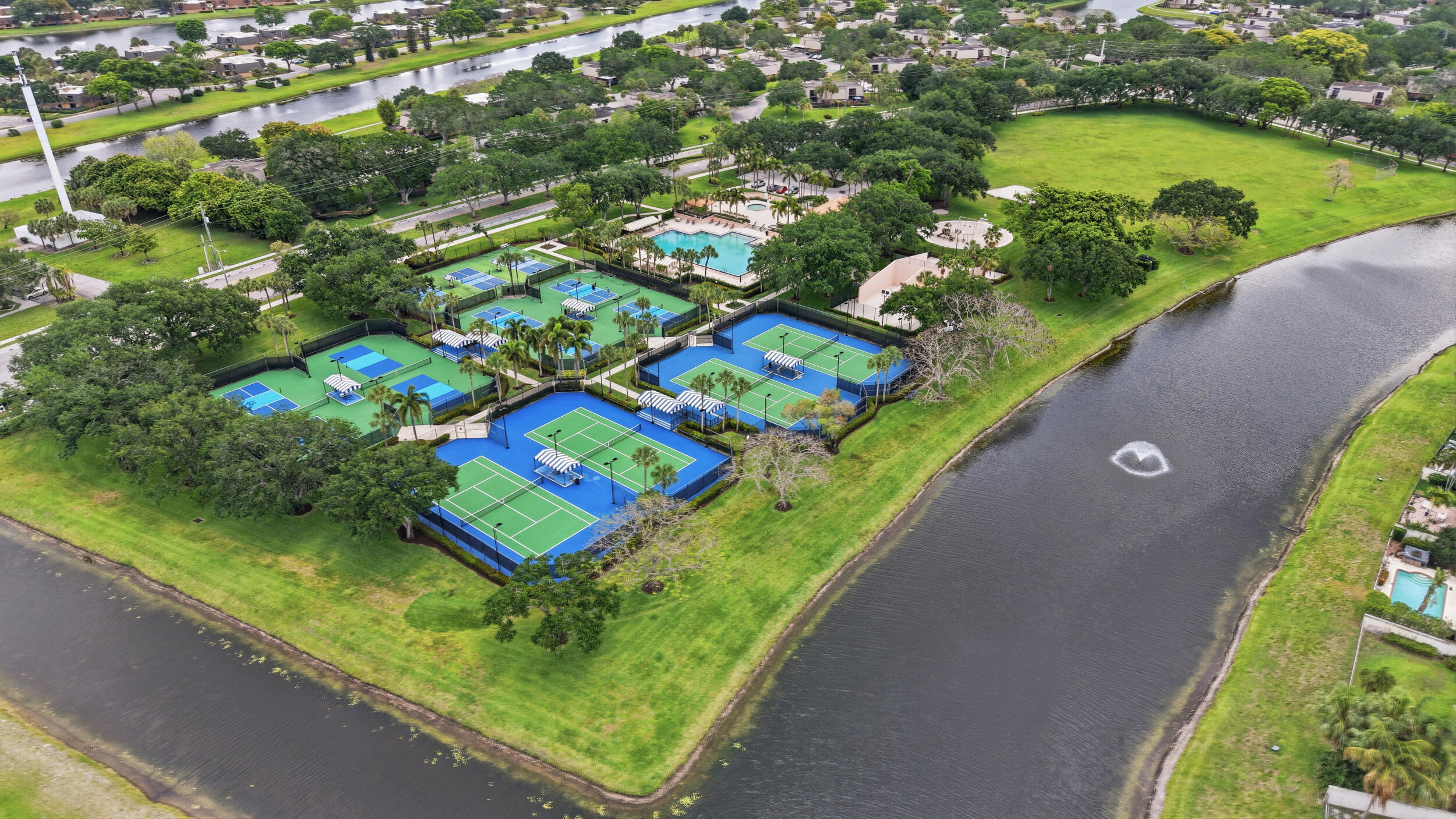 SARATOGA POINTE - Residential