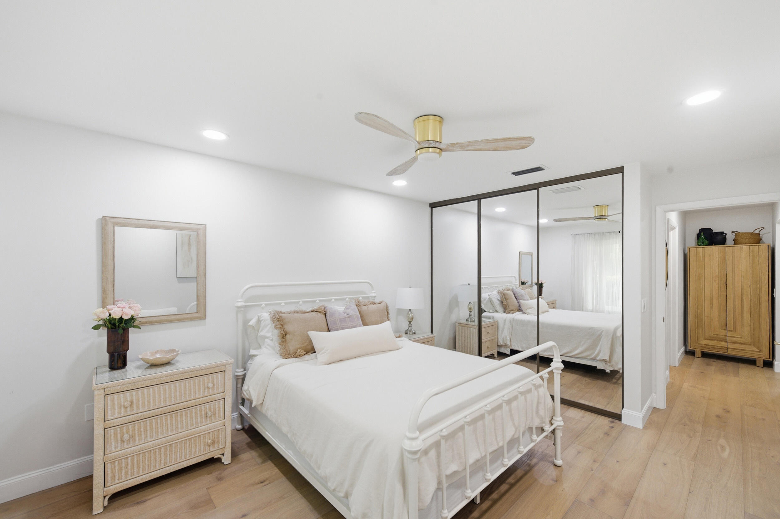 SARATOGA POINTE - Residential