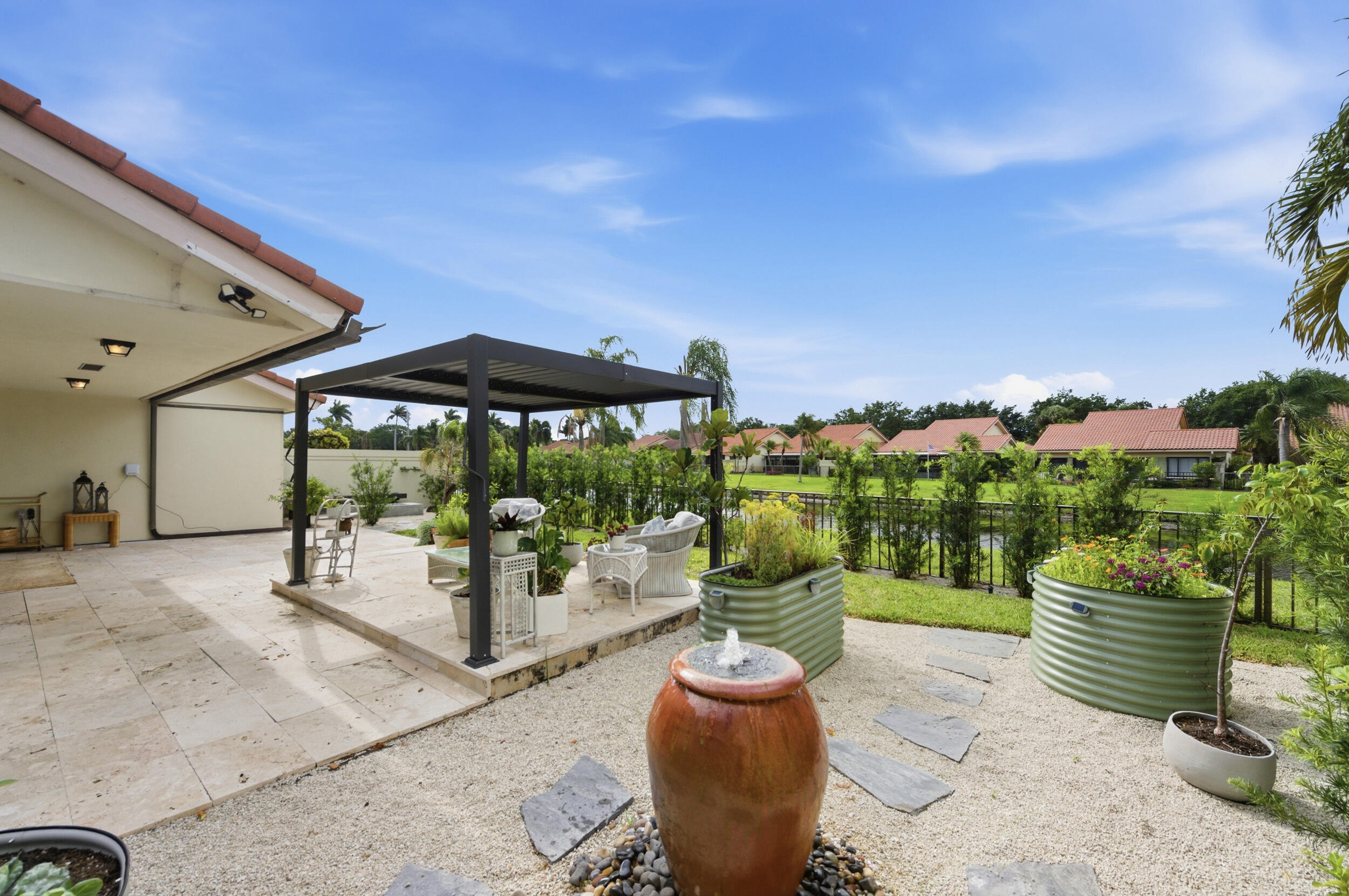 SARATOGA POINTE - Residential