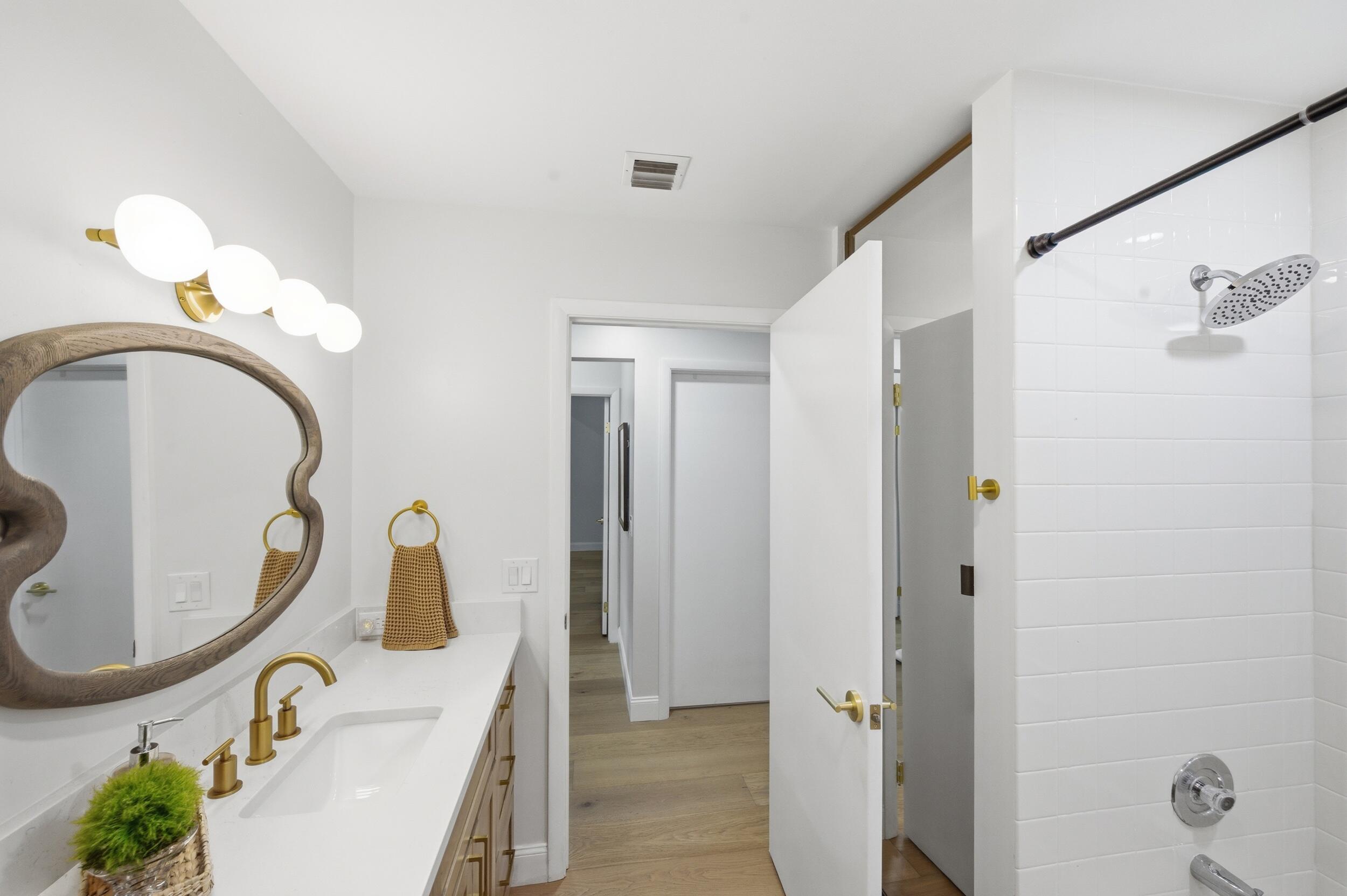 SARATOGA POINTE - Residential