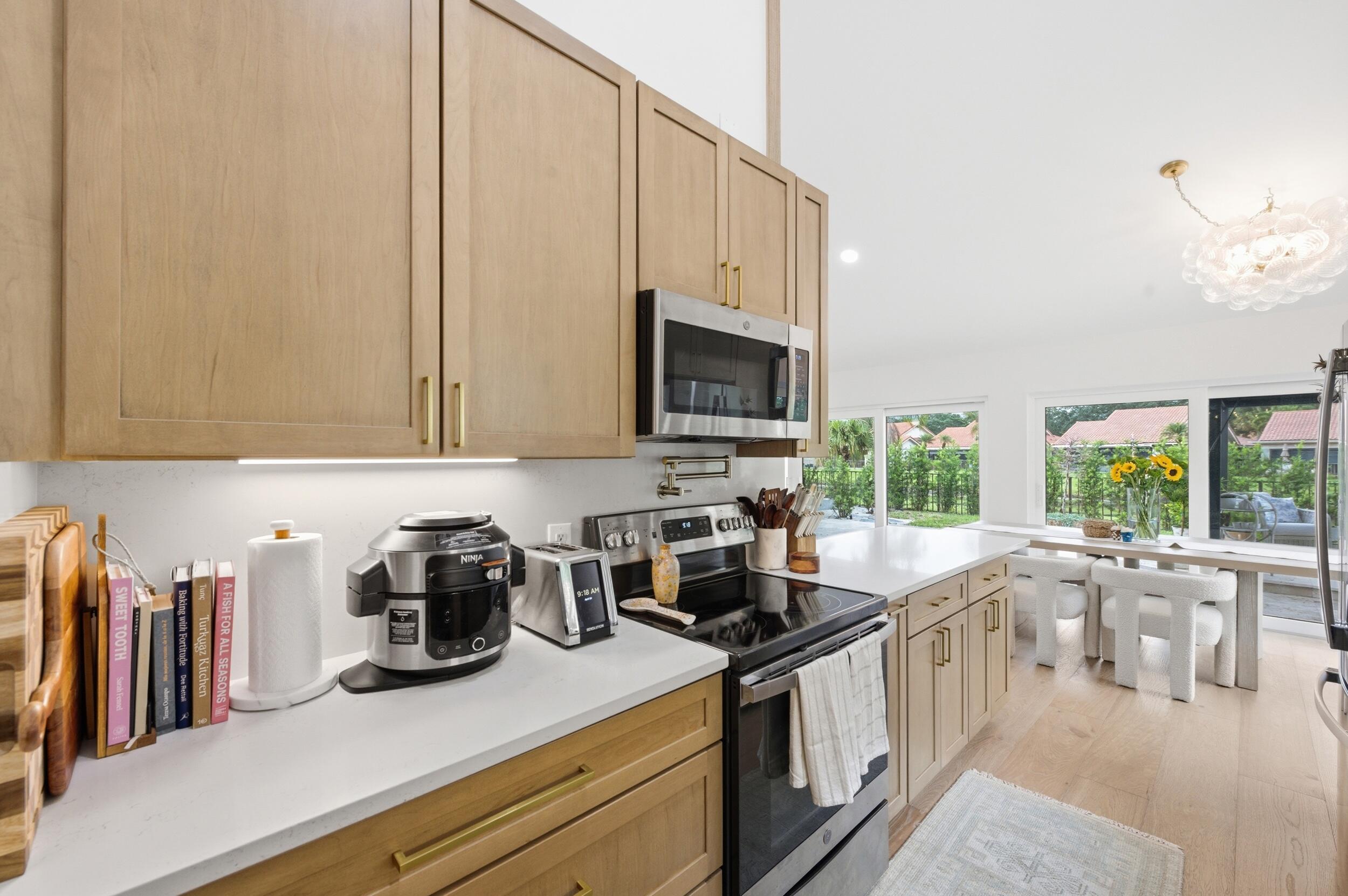 SARATOGA POINTE - Residential