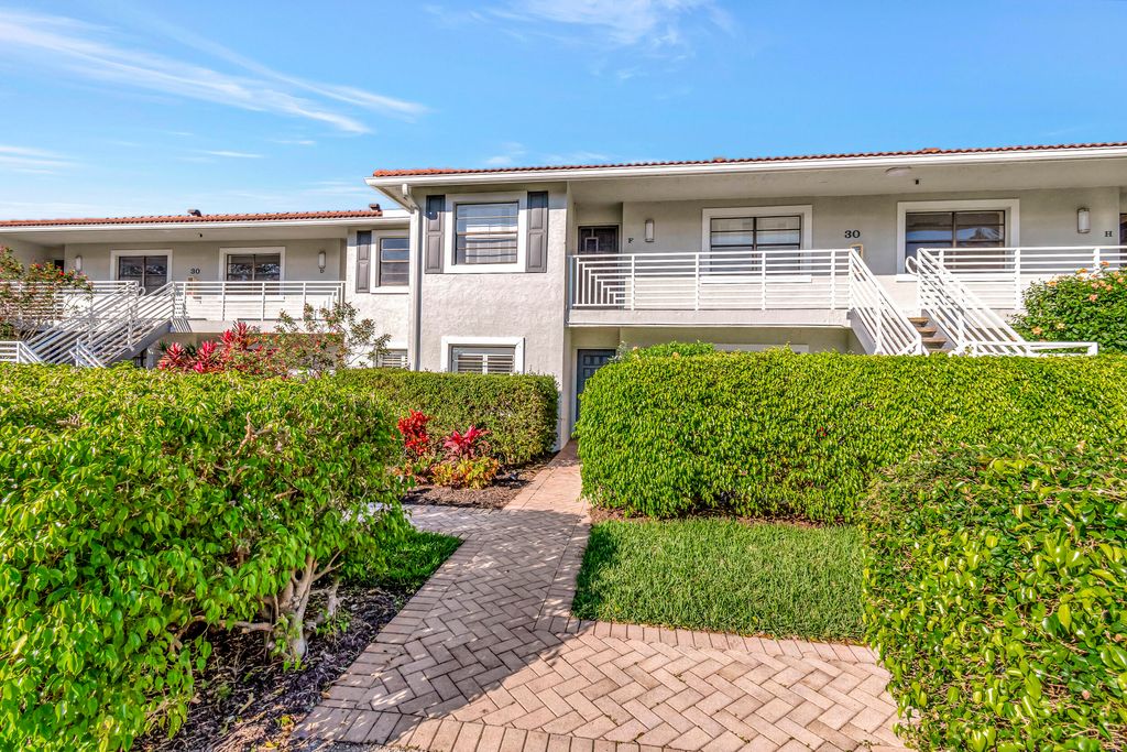 Photo of 30 Southport Lane #E, Boynton Beach, FL 33436 (MLS # R10958836)