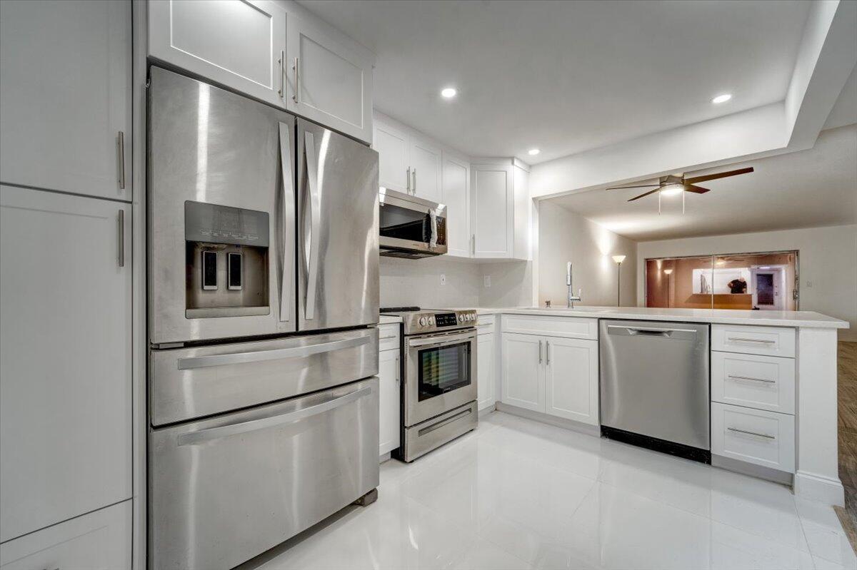 3601 Inverrary Drive Drive 102