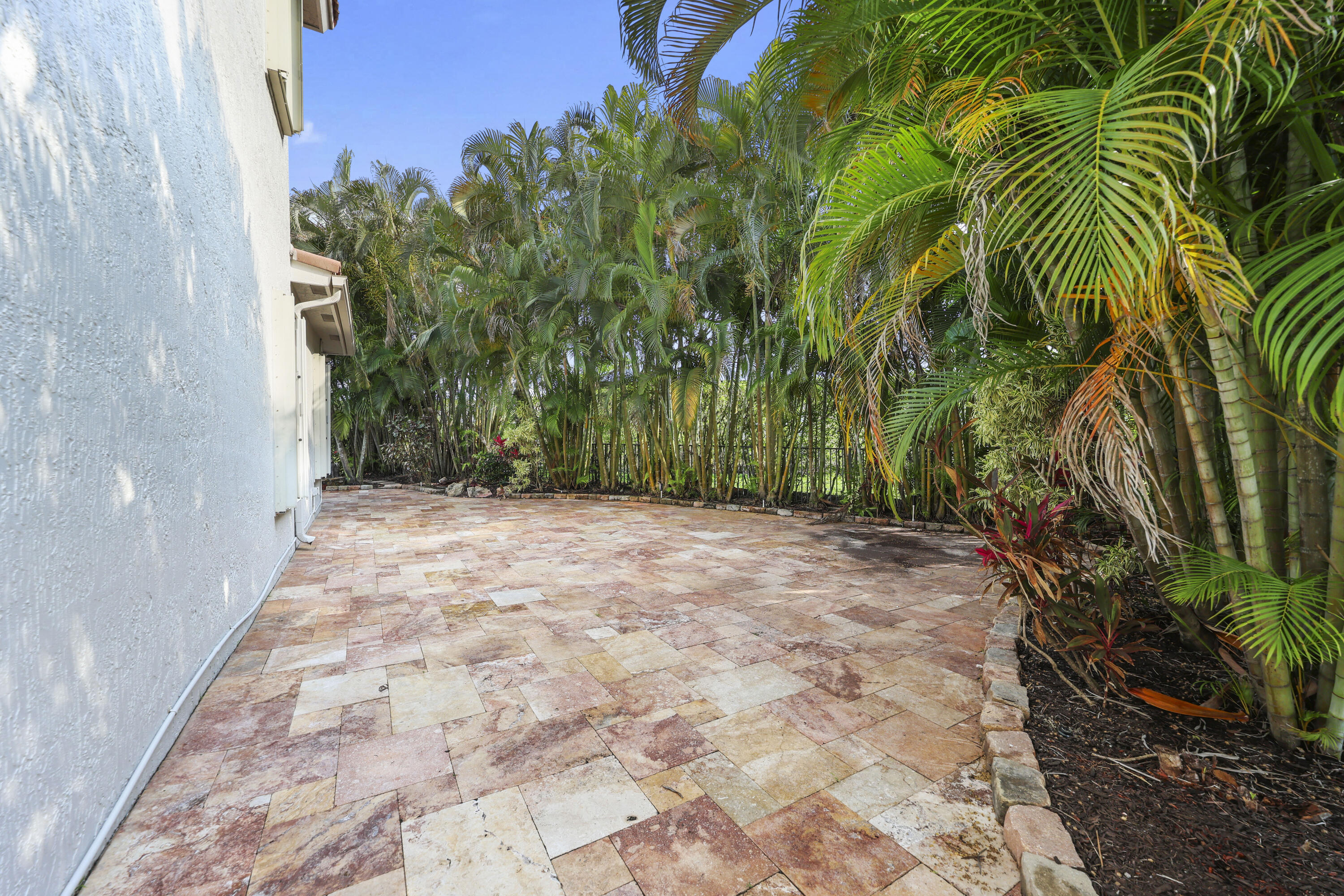 PARKLAND ISLES - Residential