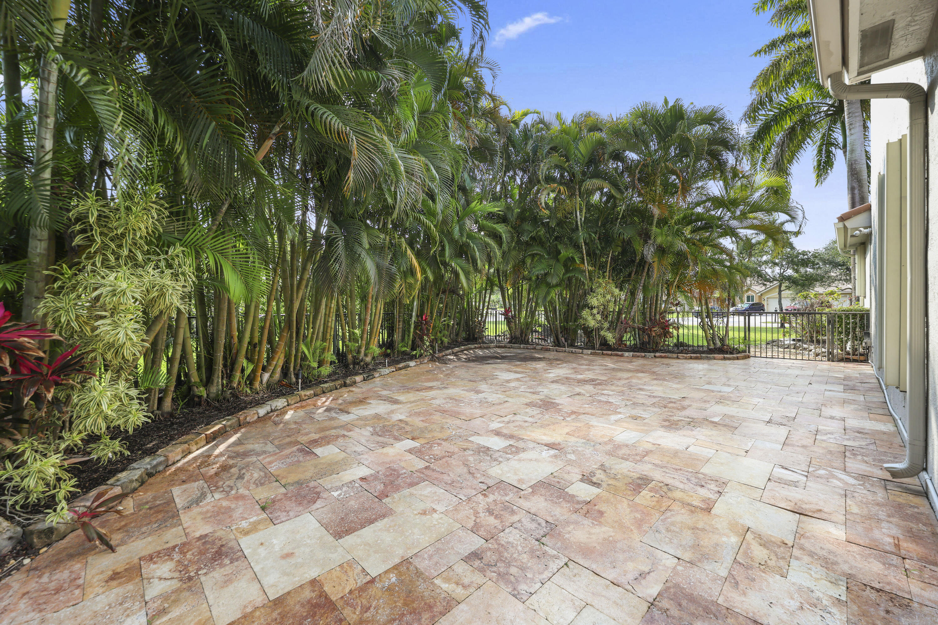 PARKLAND ISLES - Residential