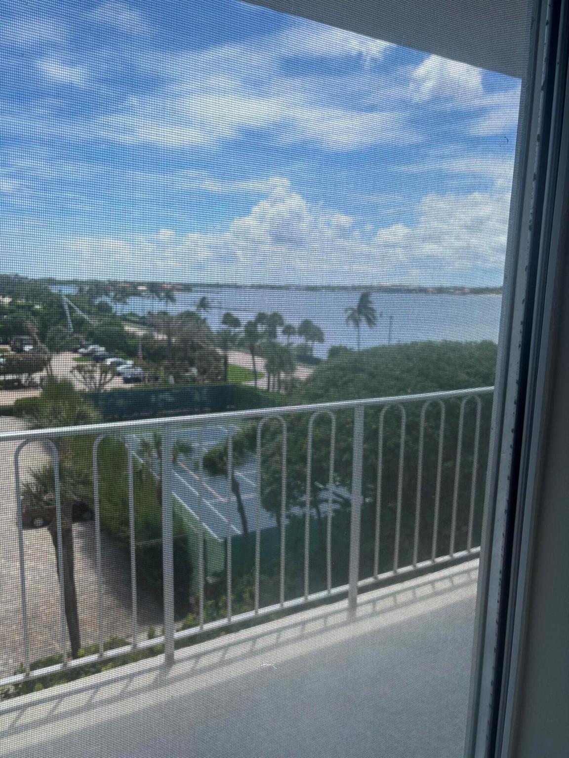 LA RENAISSANCE - Residential Lease