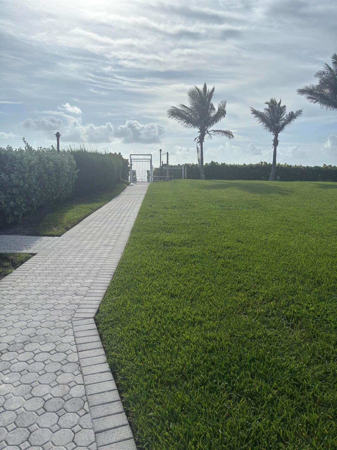 LA RENAISSANCE - Residential Lease