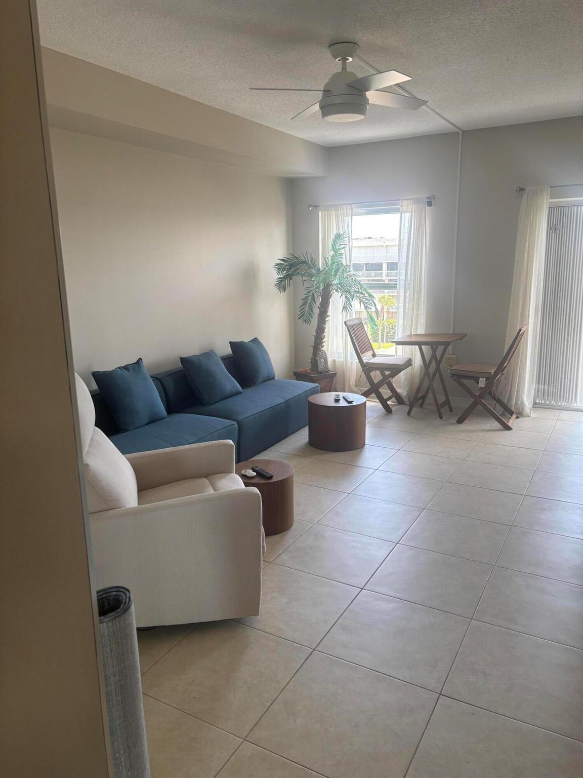 LA RENAISSANCE - Residential Lease
