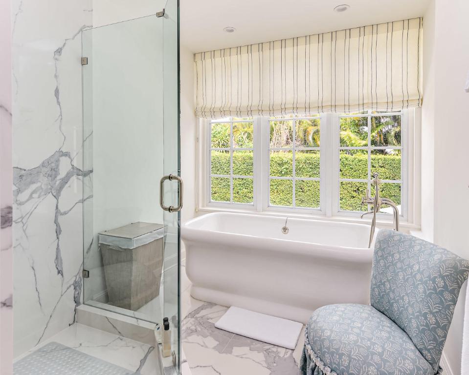 COCOANUT GROVE - Residential