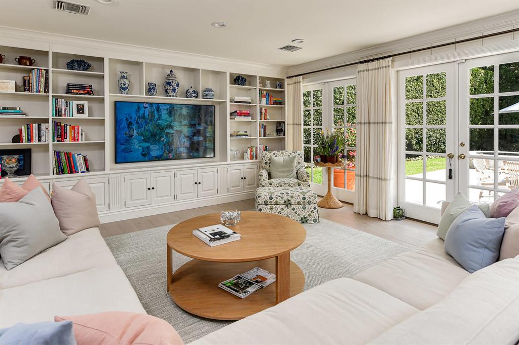 COCOANUT GROVE - Residential