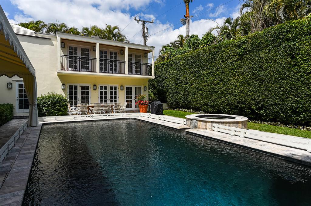 COCOANUT GROVE - Residential