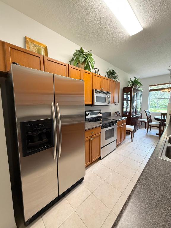 SEMINOLE ESTATES & TOWNHOMES - Residential