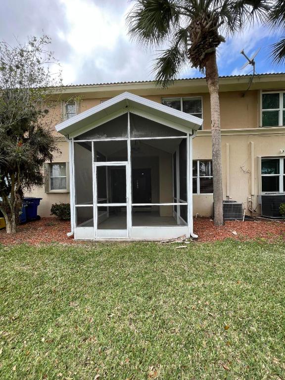 SEMINOLE ESTATES & TOWNHOMES - Residential