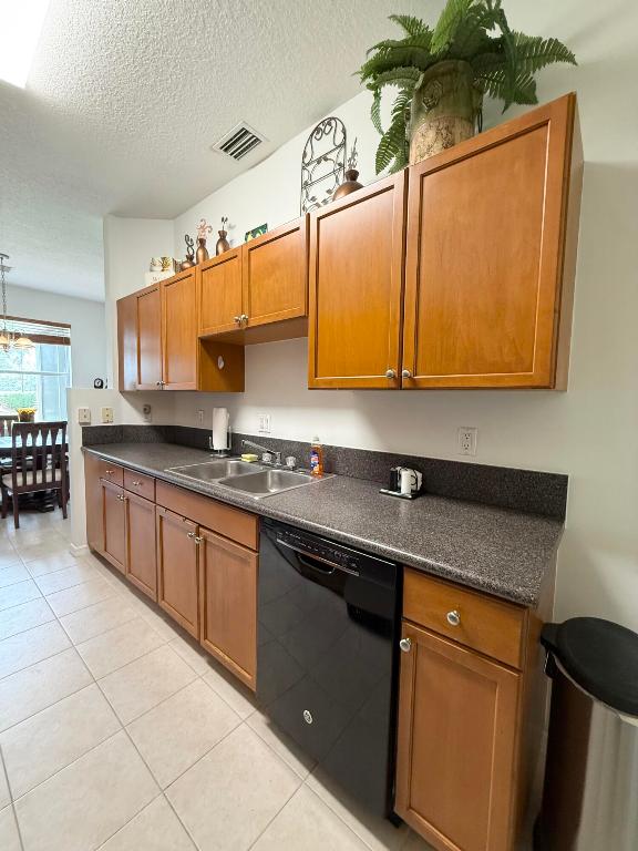 SEMINOLE ESTATES & TOWNHOMES - Residential