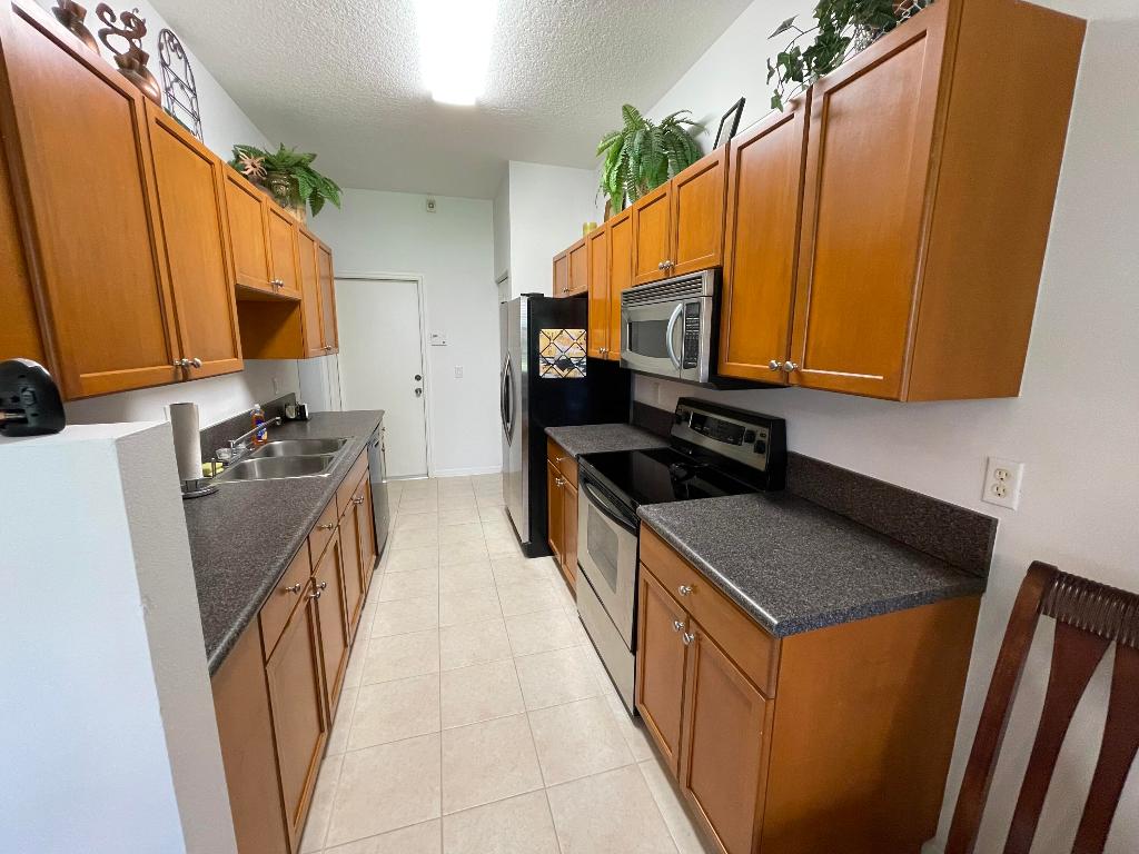 SEMINOLE ESTATES & TOWNHOMES - Residential