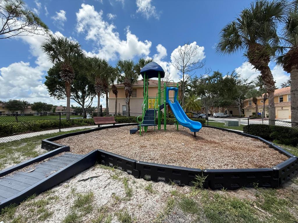 SEMINOLE ESTATES & TOWNHOMES - Residential