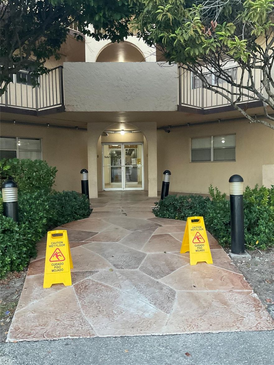 Very spacious unit located in a gated community with 24-hour on-site security guards, conveniently close to supermarkets, malls, and major highways. Association dues include cable and internet.