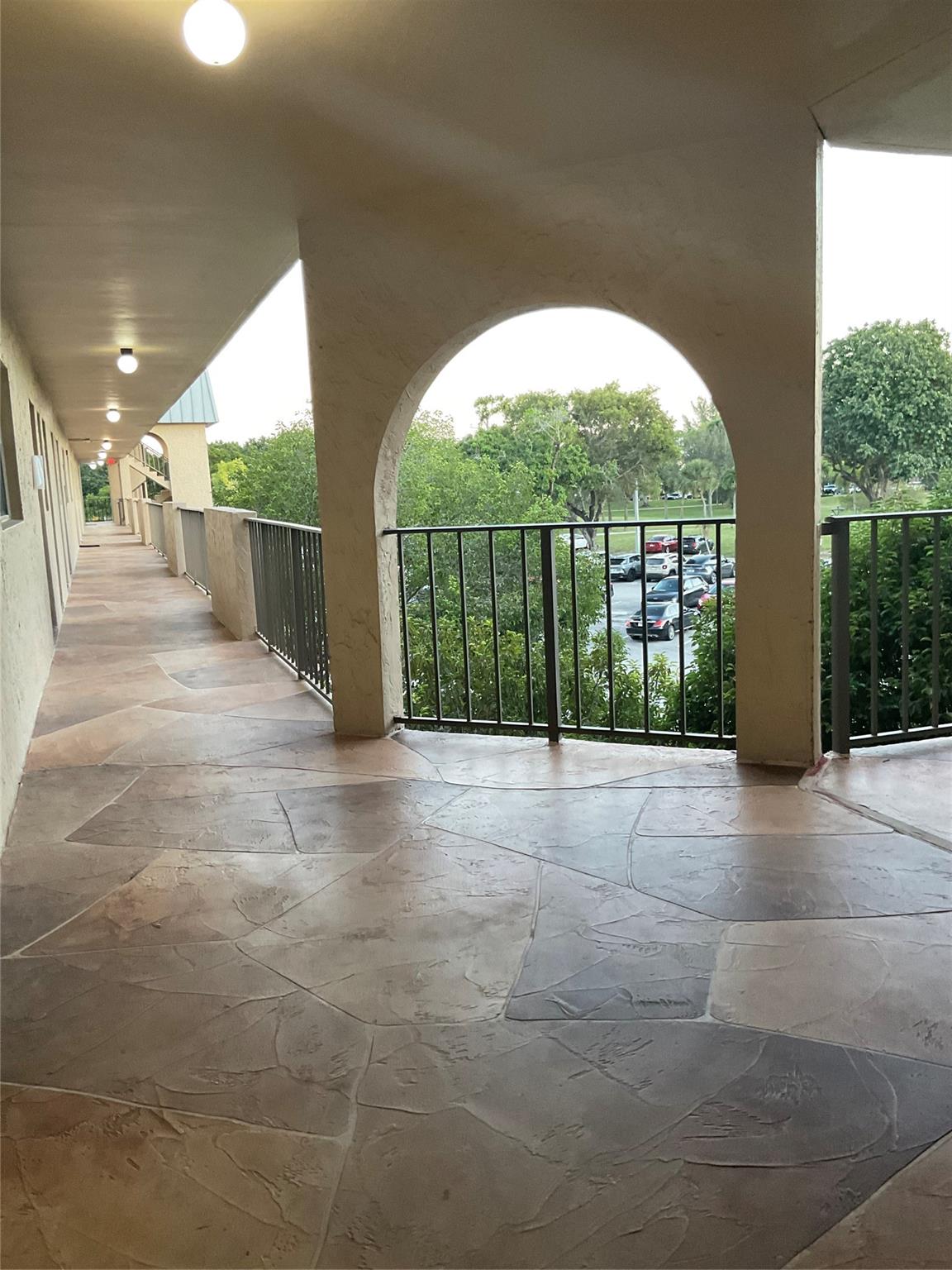 FALLS OF INVERRARY - Residential