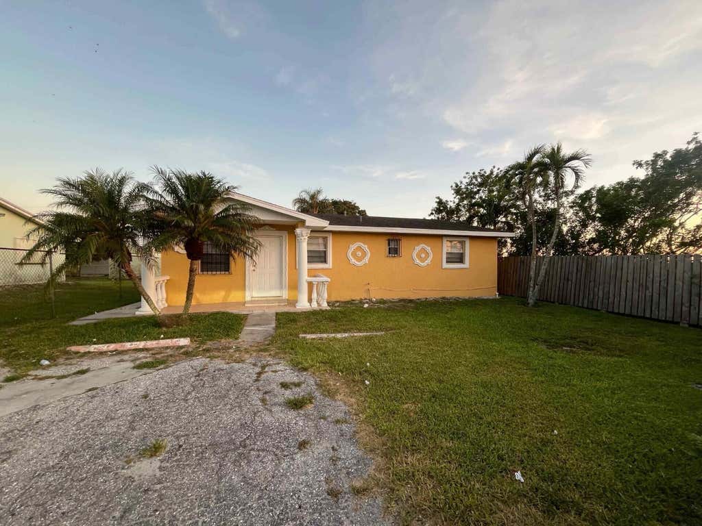 Photo of 442 N Cocoanut Road, Pahokee, FL 33476 (MLS # B26045837)