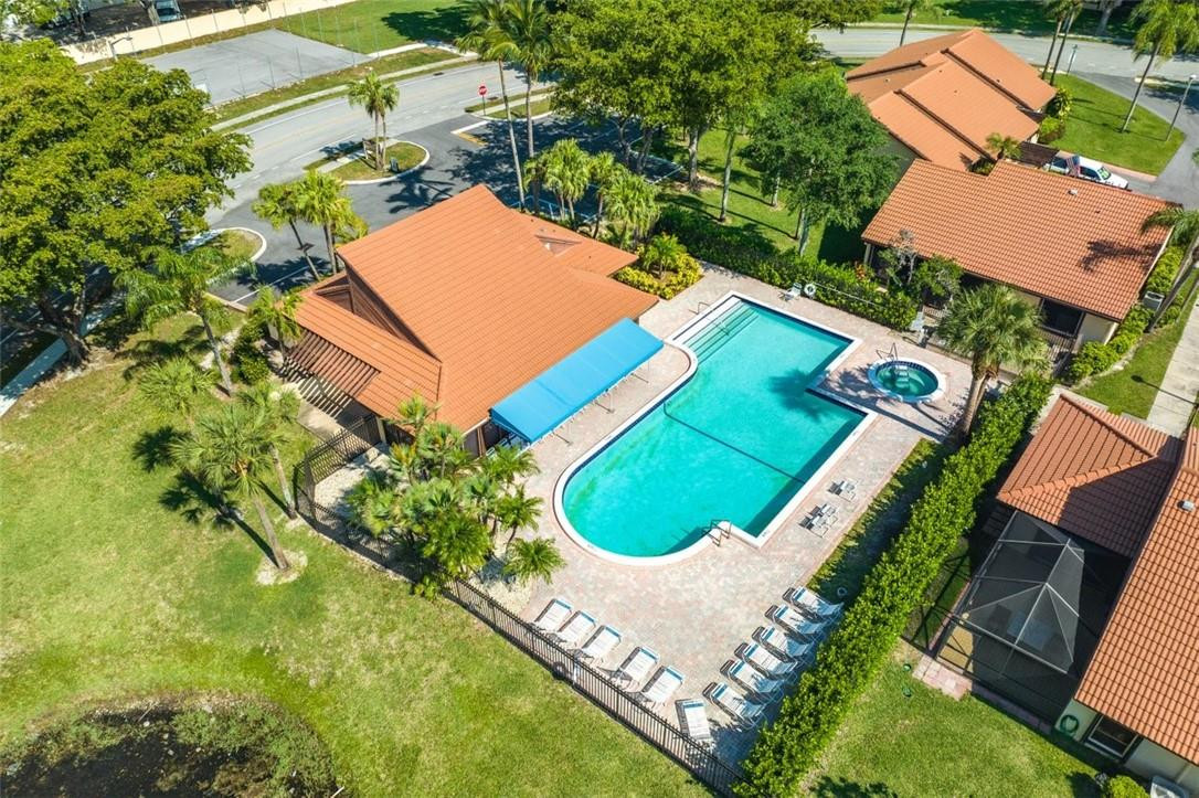 LAKE COLONY-BROOKWOOD GAR - Residential