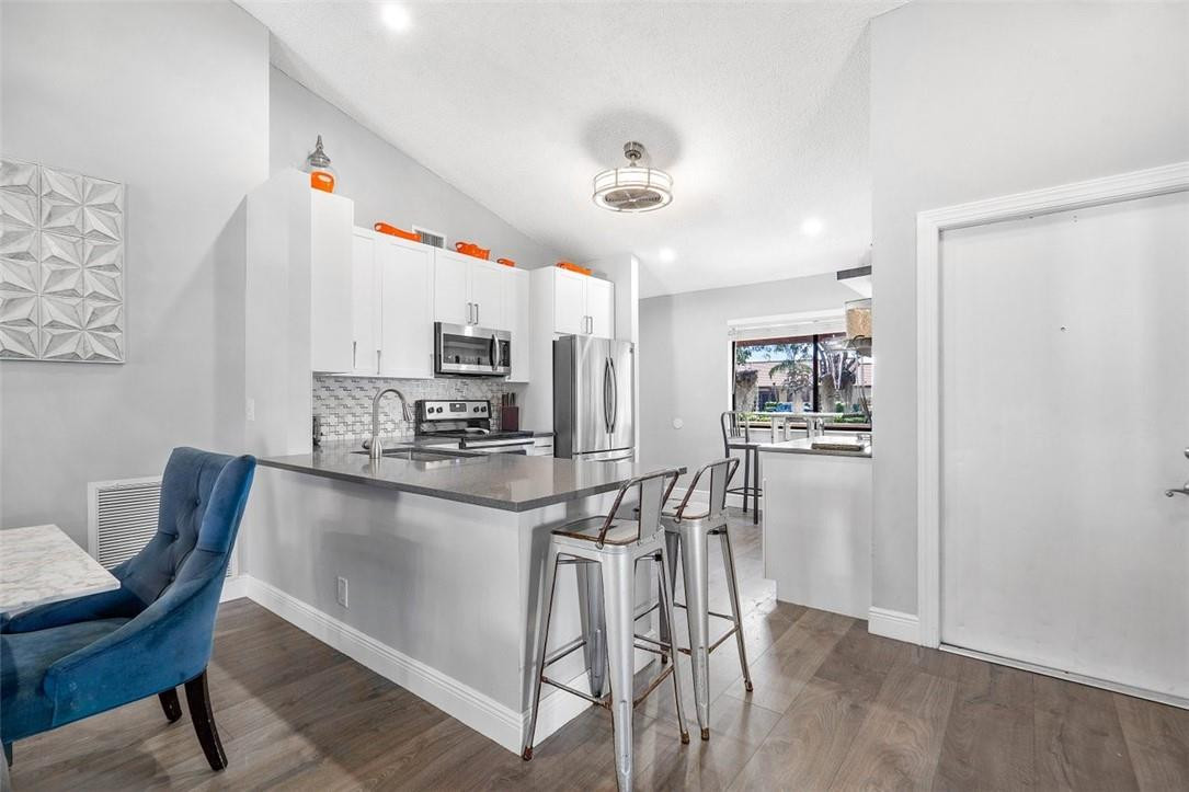 LAKE COLONY-BROOKWOOD GAR - Residential