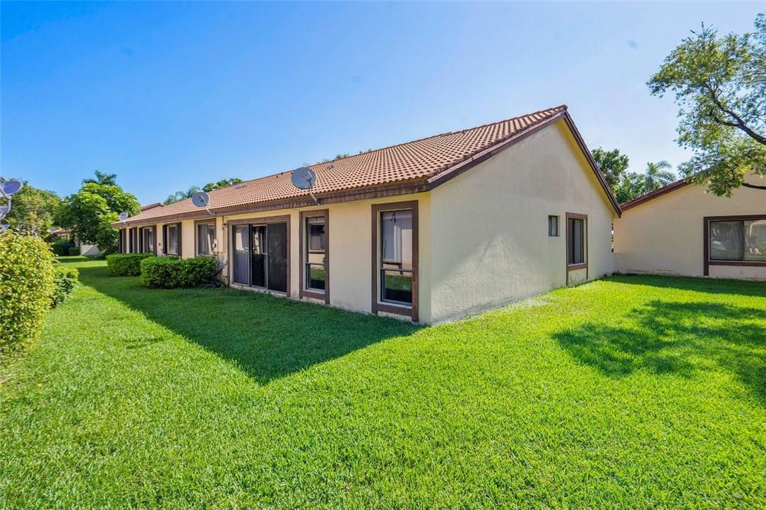 LAKE COLONY-BROOKWOOD GAR - Residential