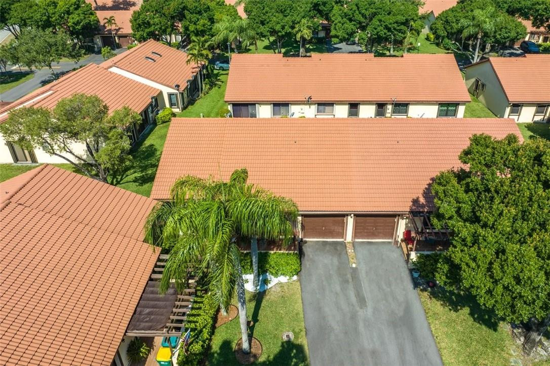 LAKE COLONY-BROOKWOOD GAR - Residential