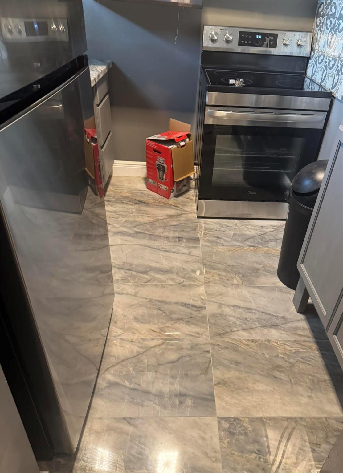 Beautiful updated spacious 1 bedroom with sunroom & waterfront unit. all new appliances, stove refrigerator, brand new central air conditioner, washer, dryer, microwave, light fixtures and bathroom vanity, a peaceful-serene view of the lake,