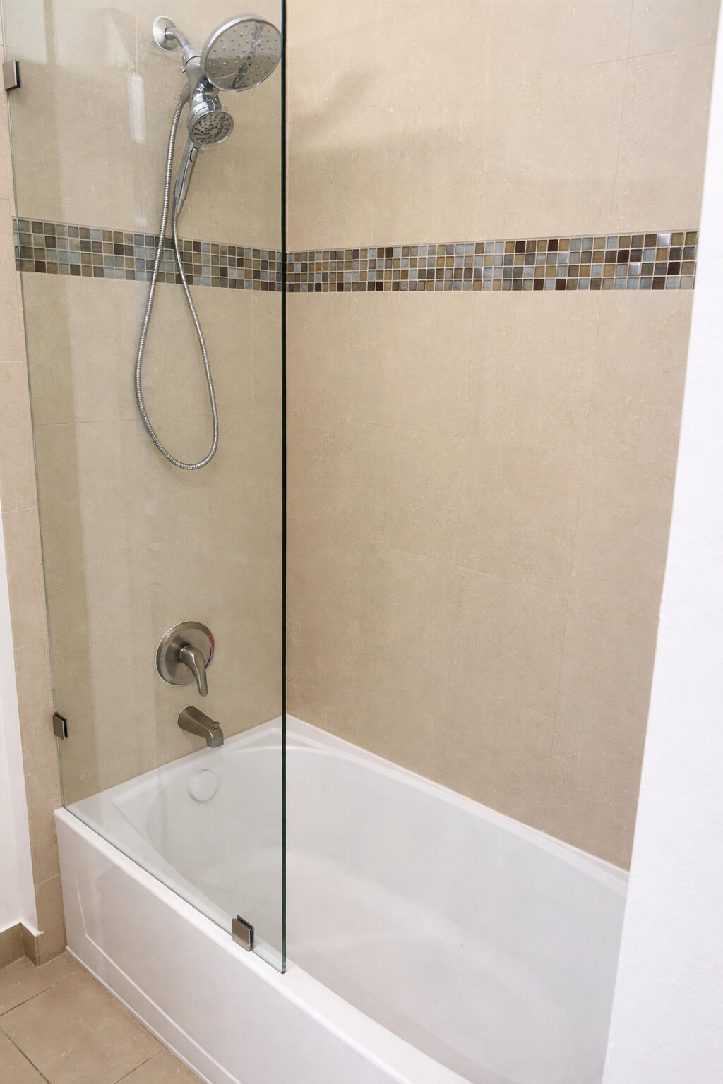 CHAMPION LAKES - Residential Lease