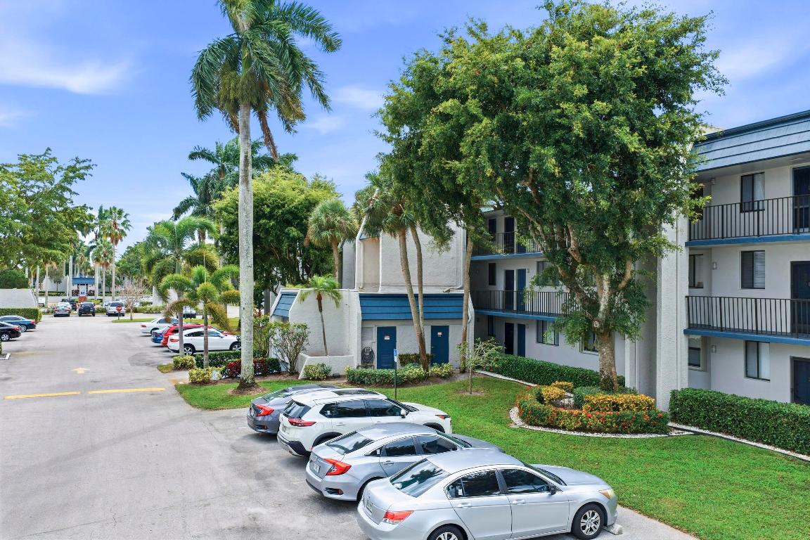 FOUNTAINS OF PALM BEACH CONDO 2 - Residential