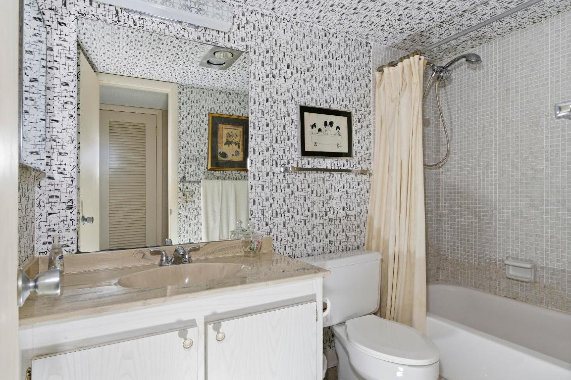 FOUNTAINS OF PALM BEACH CONDO 2 - Residential