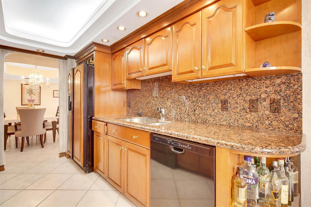 YACHT & RACQUET CLUB OF BOCA RATON CONDO - Residential