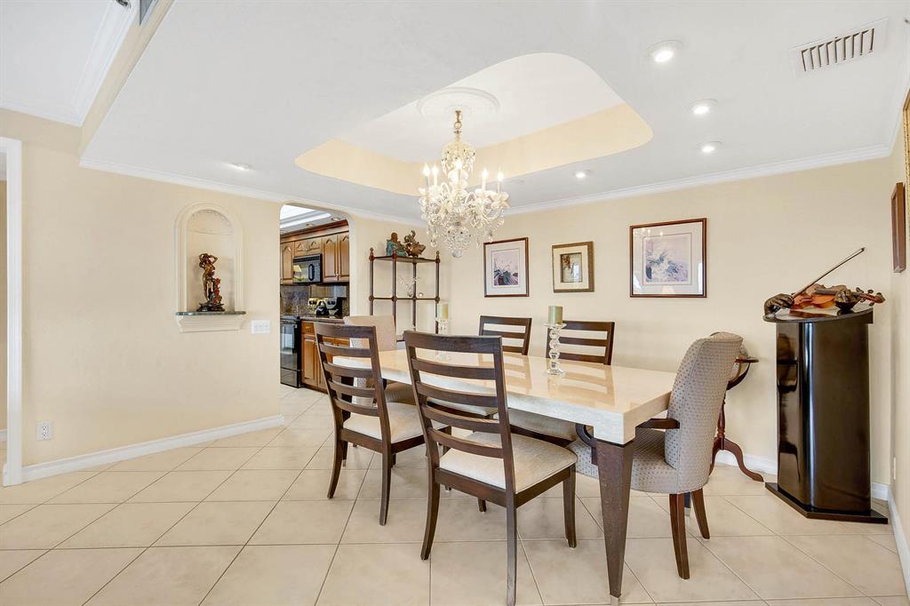 YACHT & RACQUET CLUB OF BOCA RATON CONDO - Residential