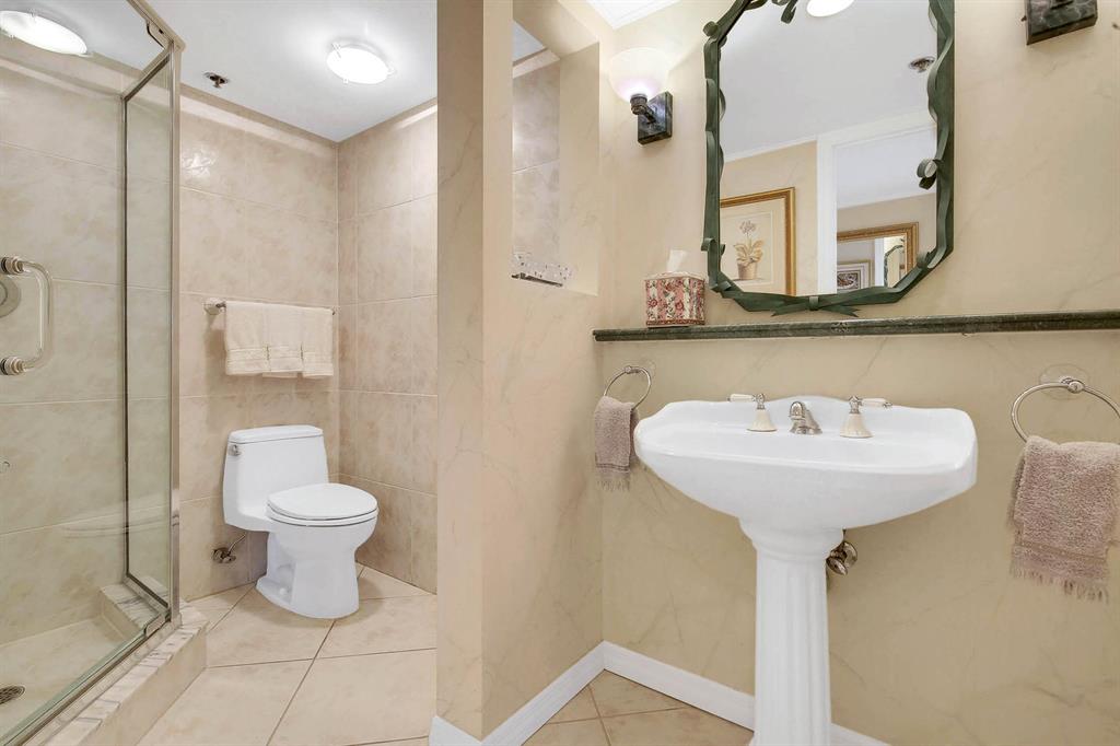 YACHT & RACQUET CLUB OF BOCA RATON CONDO - Residential