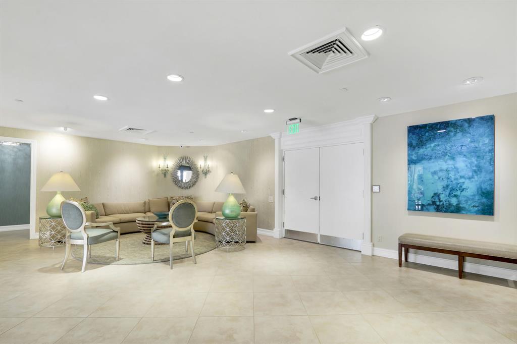 YACHT & RACQUET CLUB OF BOCA RATON CONDO - Residential