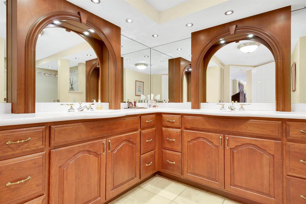 YACHT & RACQUET CLUB OF BOCA RATON CONDO - Residential