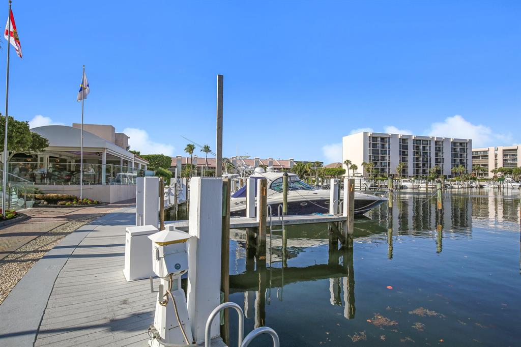 YACHT & RACQUET CLUB OF BOCA RATON CONDO - Residential