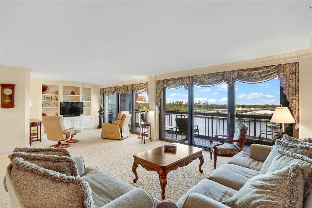 YACHT & RACQUET CLUB OF BOCA RATON CONDO - Residential