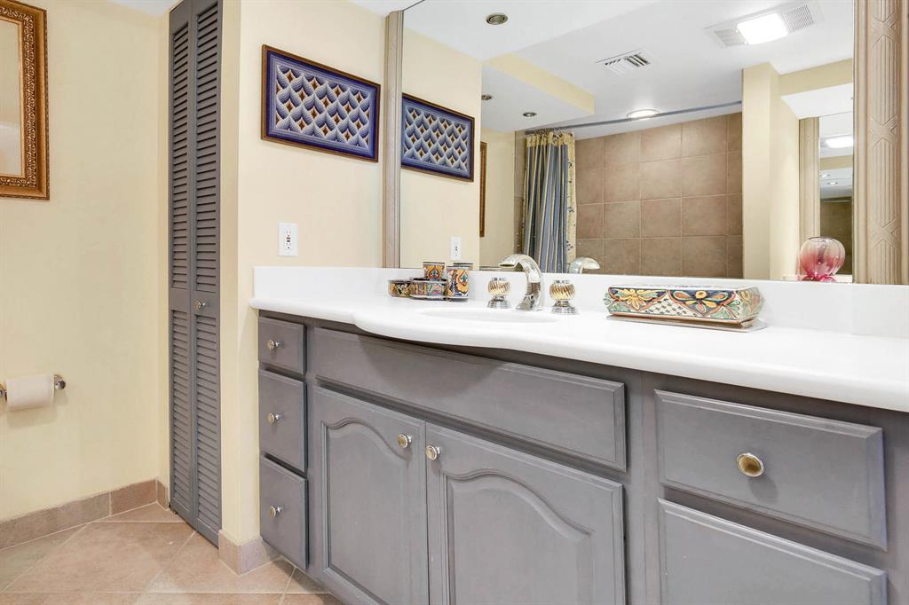 YACHT & RACQUET CLUB OF BOCA RATON CONDO - Residential