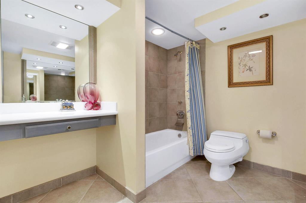 YACHT & RACQUET CLUB OF BOCA RATON CONDO - Residential