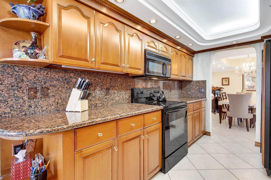 YACHT & RACQUET CLUB OF BOCA RATON CONDO - Residential