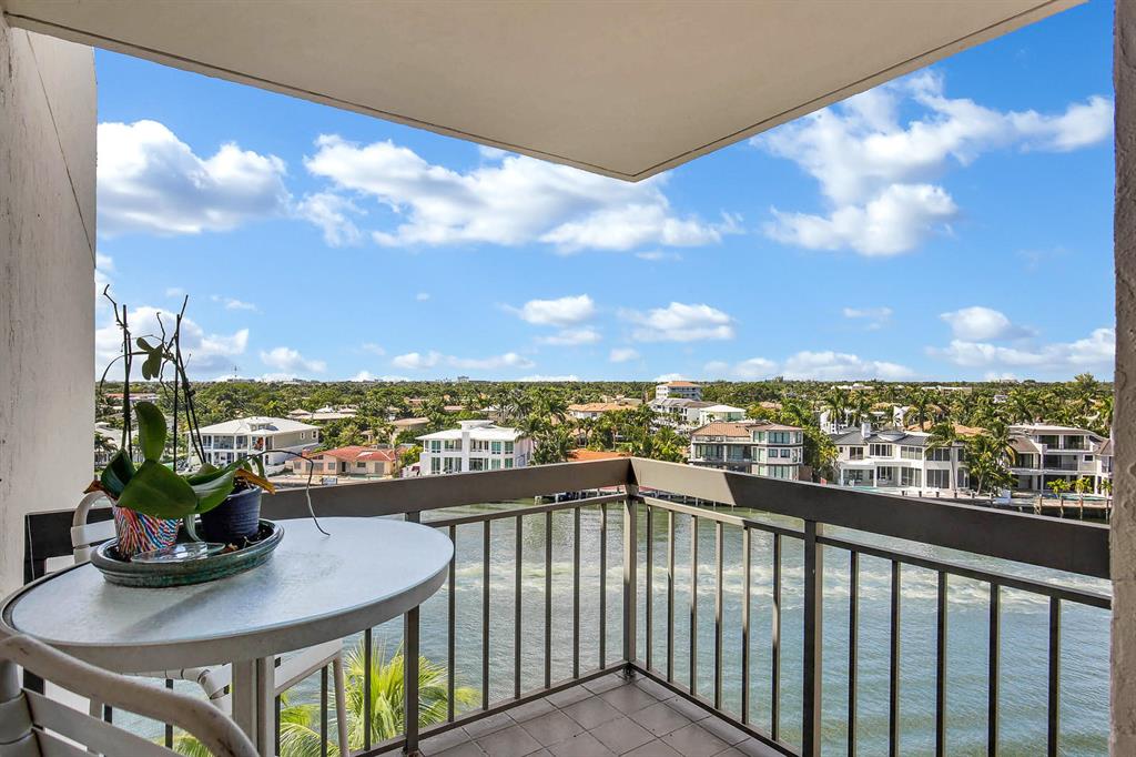 YACHT & RACQUET CLUB OF BOCA RATON CONDO - Residential