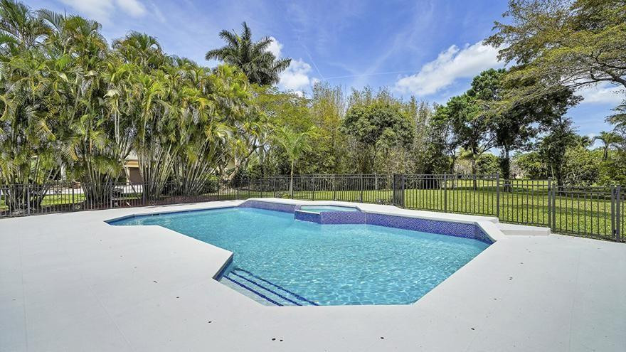 Whispering Woods 118-25 B - Residential