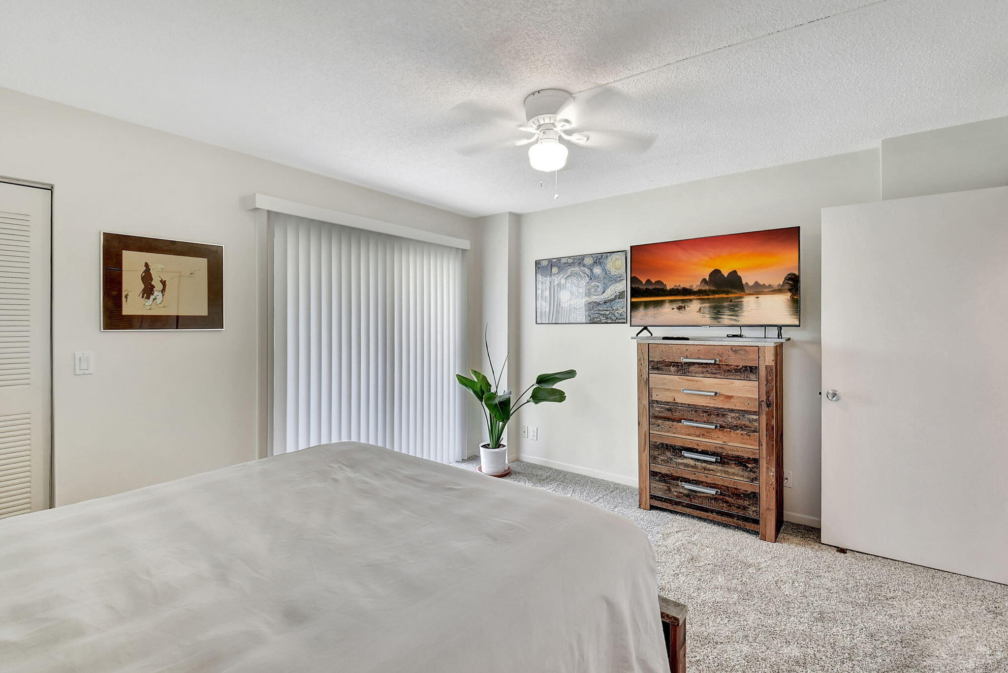 HUNTINGTON LAKES SEC THREE CONDOS - Residential Lease