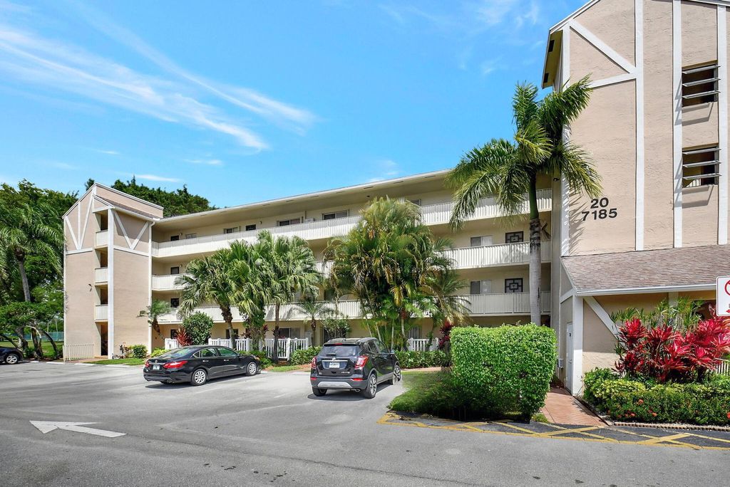 Photo of 7185 Huntington Lane #301, Delray Beach, FL 33446 (MLS # B26017383)