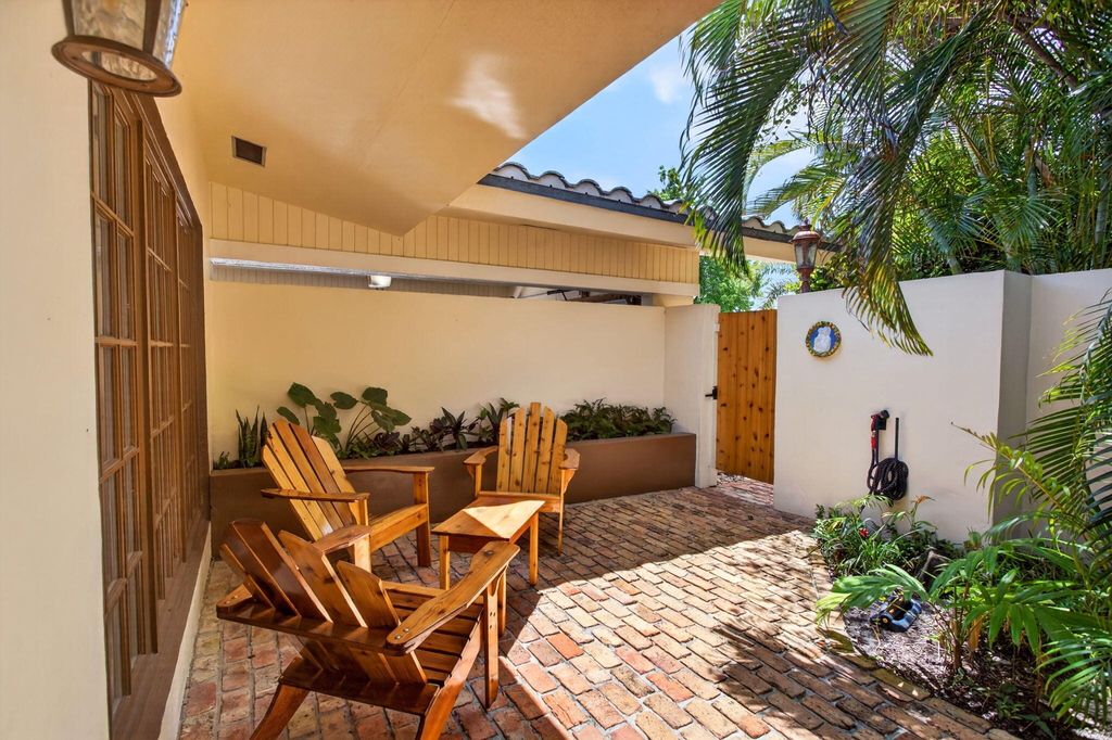 Photo of 581 SE 11th Street, Pompano Beach, FL 33060 (MLS # B26025694)
