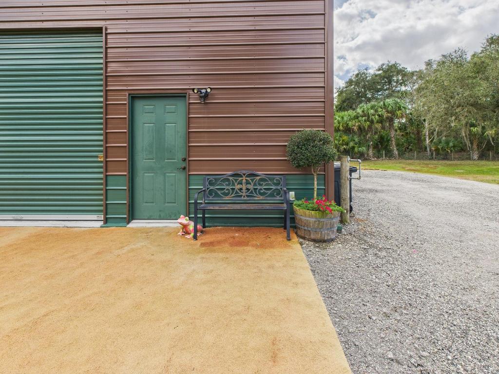 INDIAN HAMMOCK HUNT AND RIDING - Residential